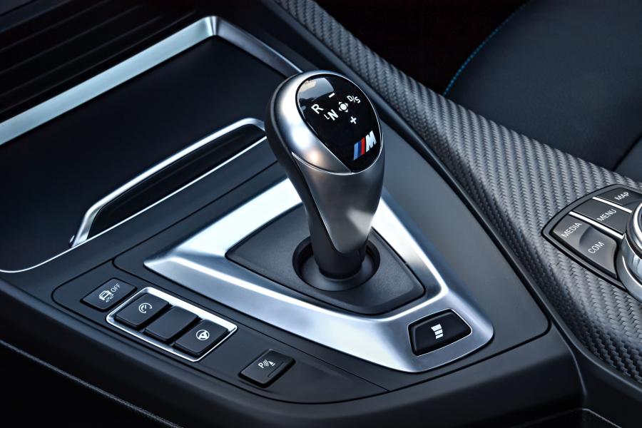 Детали интерьера BMW M2 Competition (F87) 2018 года  (WW) (фото 24 из 160)